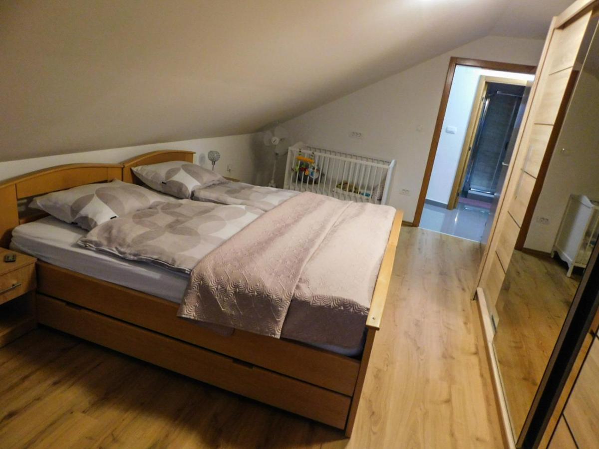 Apartman Lara Оточац Экстерьер фото